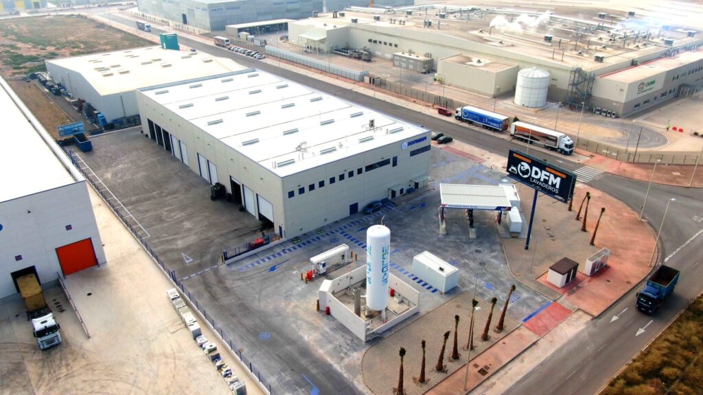 CONSTRUCCIÓN DE CUATRO NAVES INDUSTRIALES Y URBANIZACIÓN EN PARC SAGUNT